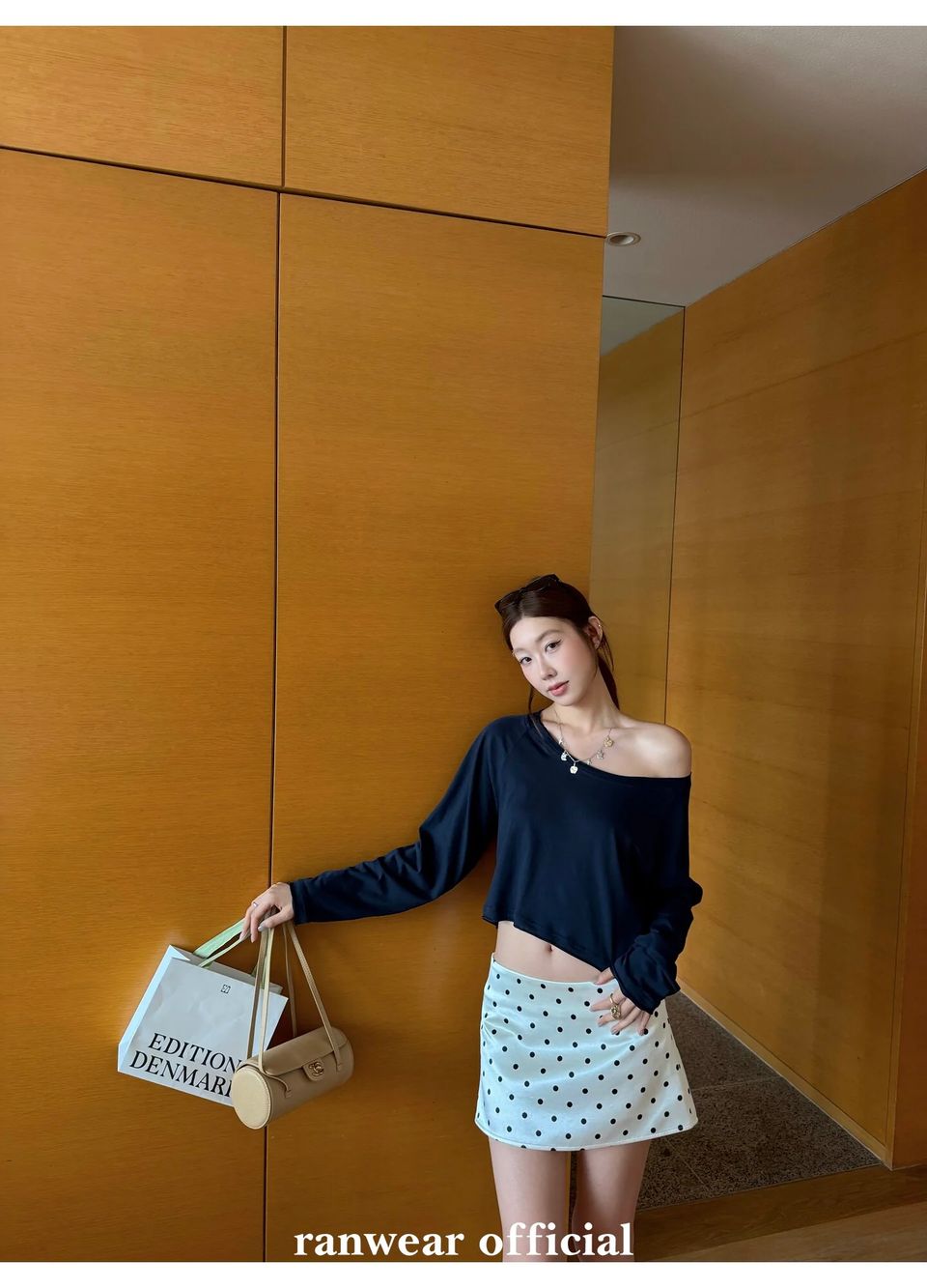 원숄더 이지컷팅 크롭 긴팔탑 상세 이미지 36