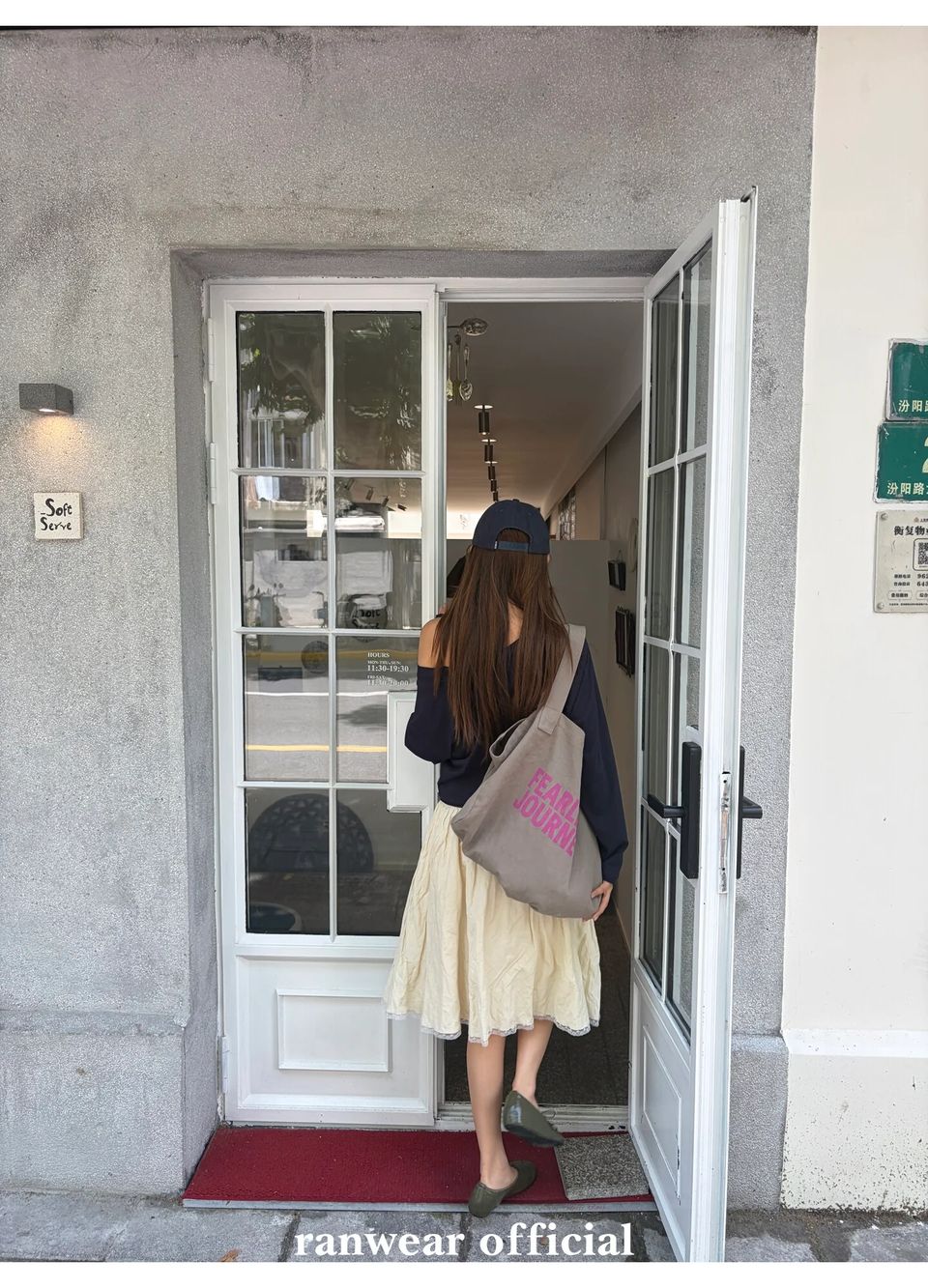 원숄더 이지컷팅 크롭 긴팔탑 상세 이미지 42