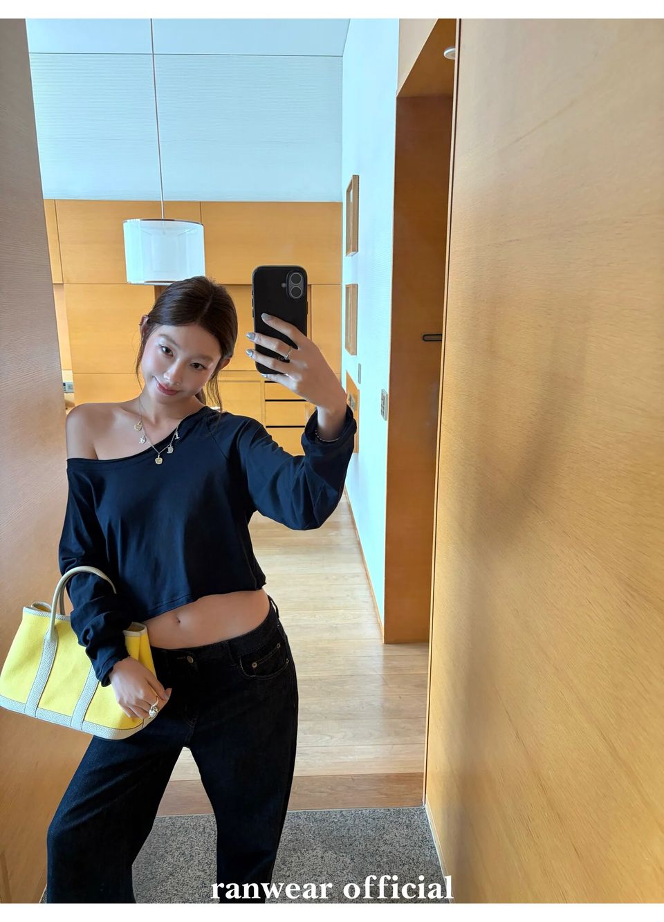 원숄더 이지컷팅 크롭 긴팔탑 상세 이미지 59