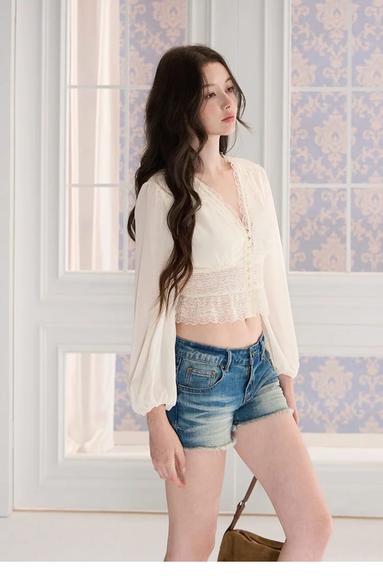 메탈버튼 레이스 크롭 블라우스 상세 이미지 45