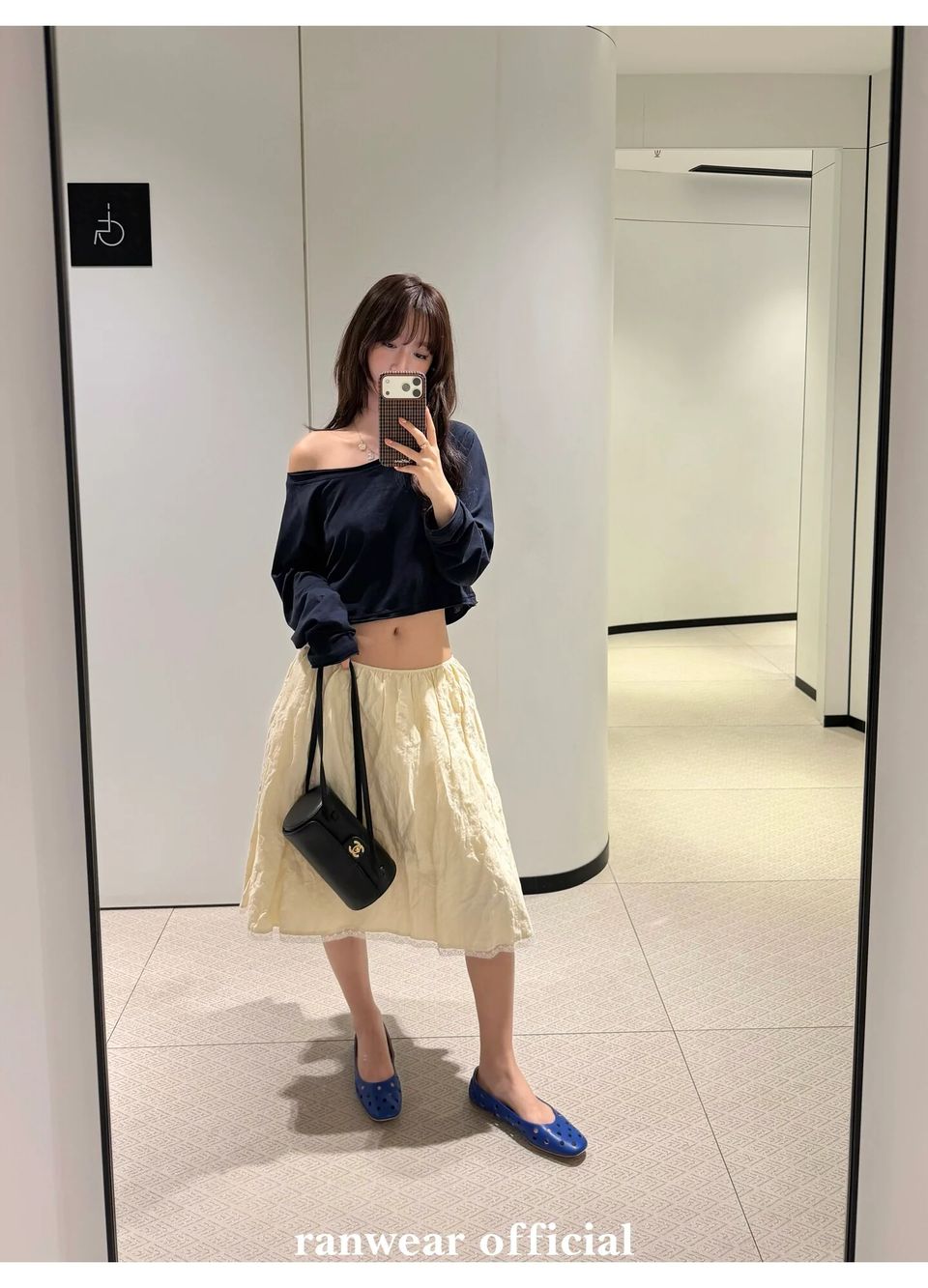 원숄더 이지컷팅 크롭 긴팔탑 상세 이미지 74