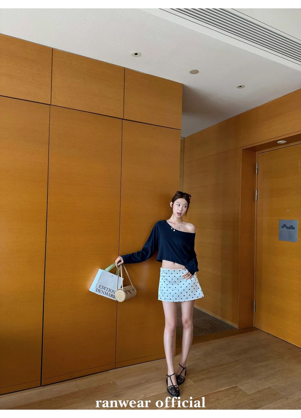 원숄더 이지컷팅 크롭 긴팔탑 상세 이미지 11