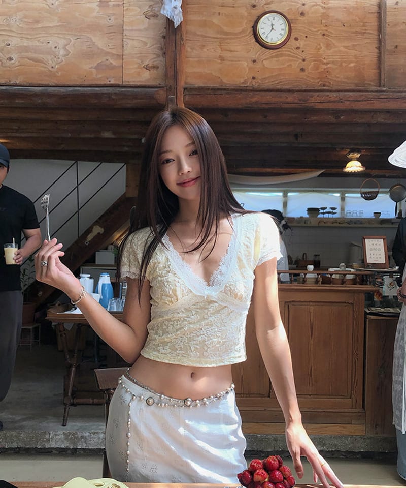 플라워 자카드 레이스 브이넥 탑 대표 이미지