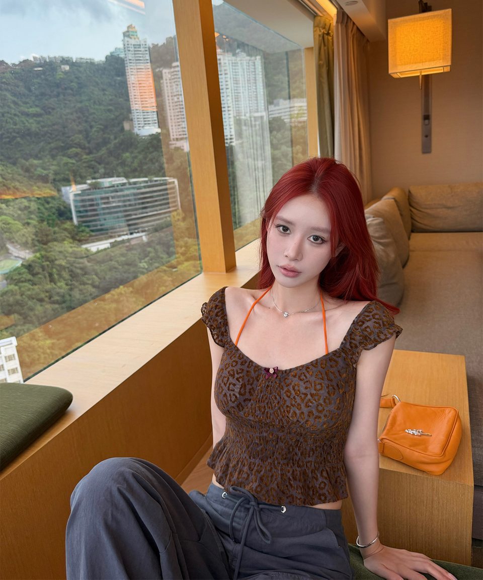 레오파드 플로킹 밴딩 크롭탑 대표 이미지