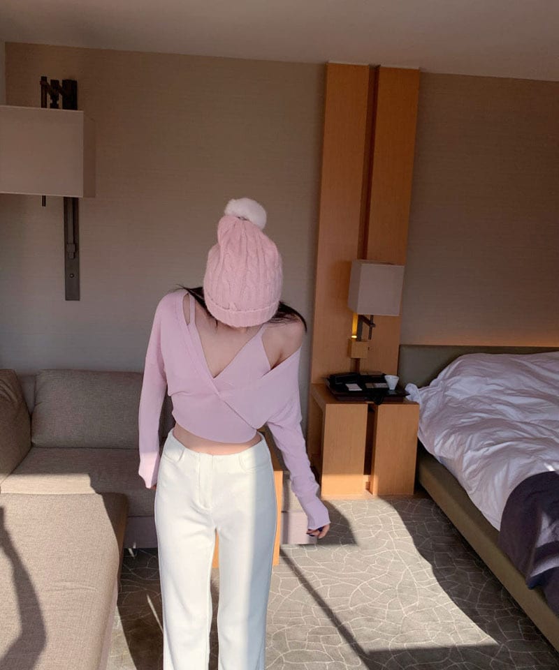 브이넥 레이어드 이너탑 크롭니트 대표 이미지
