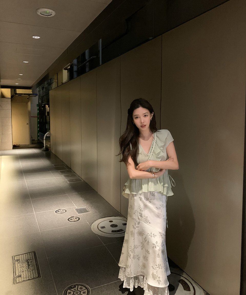 플라워 새틴 레이스 헴 스커트 추가 이미지 3