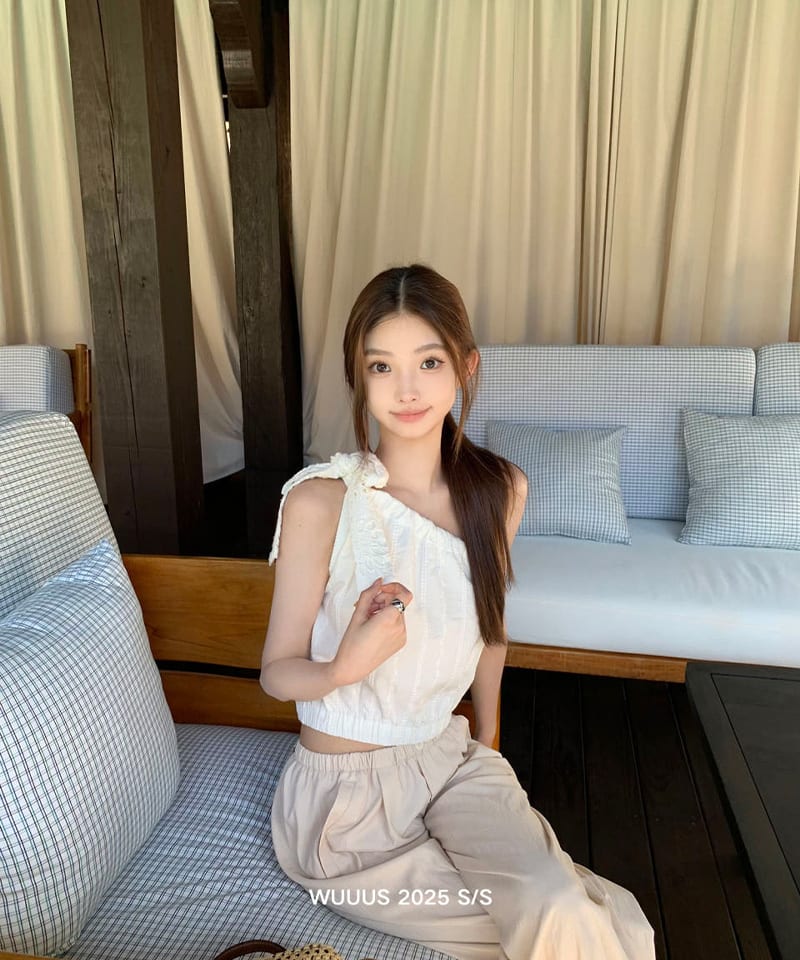 화이트 펀칭 코튼 원숄더 탑 추가 이미지 3