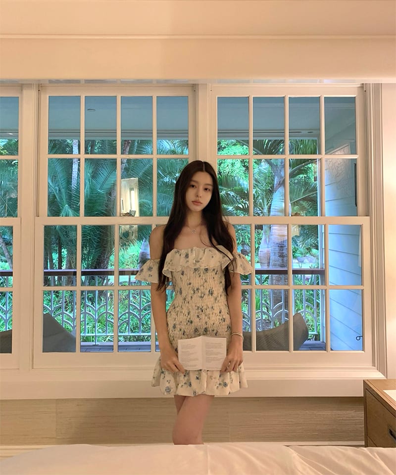 프릴 오프숄더 스모크밴딩 미니원피스 추가 이미지 3