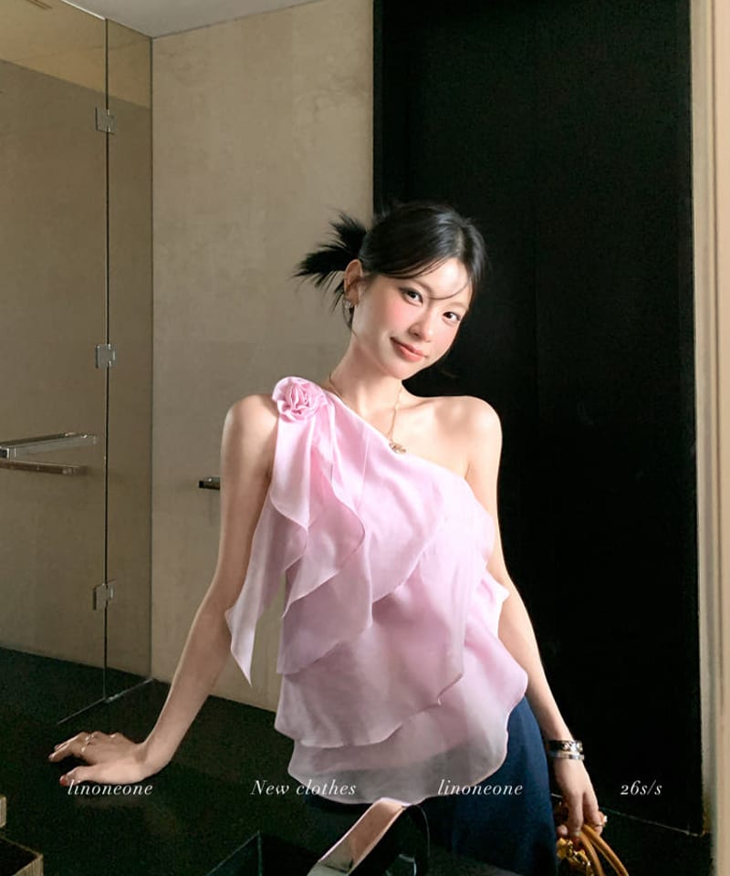 시폰 티어드 플라워 원숄더 블라우스 대표 이미지