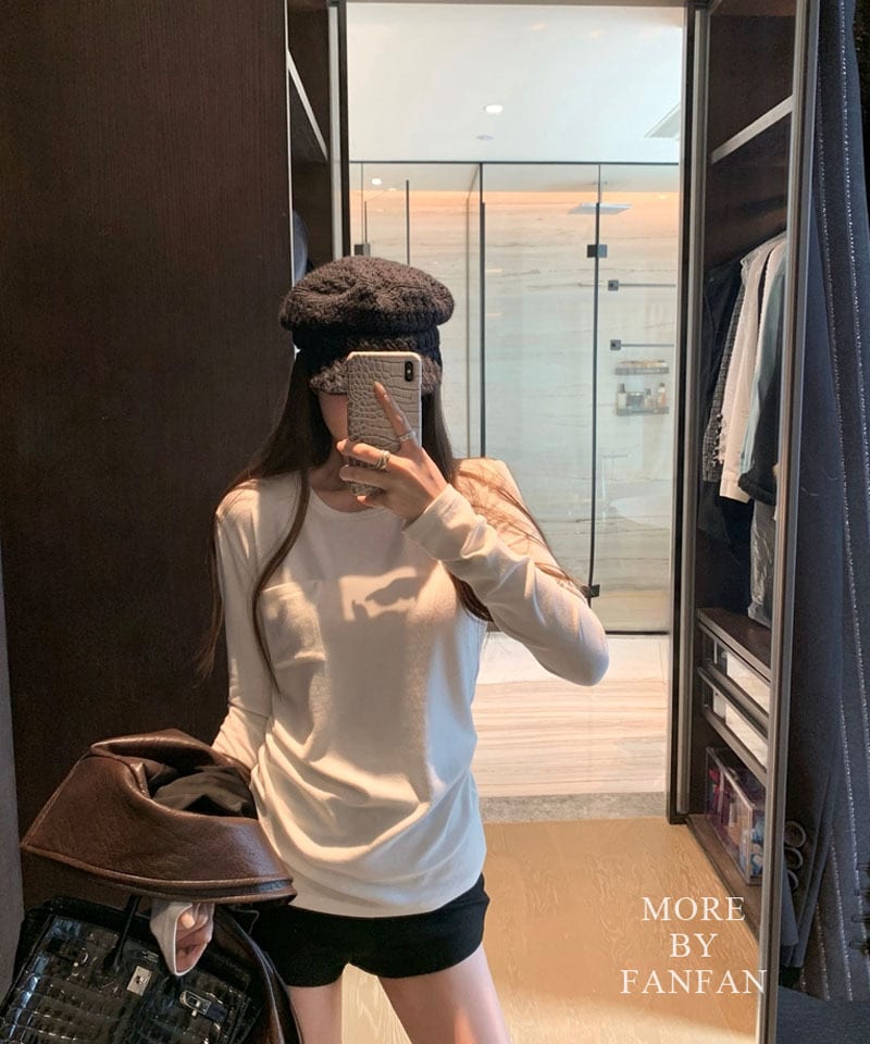 포켓 라운드넥 긴팔티셔츠 추가 이미지 3