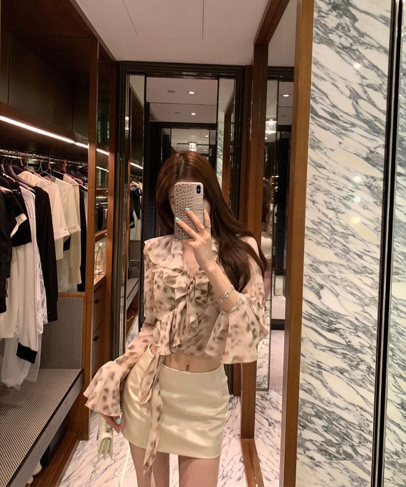 레오파드 프릴 숏 블라우스 대표 이미지