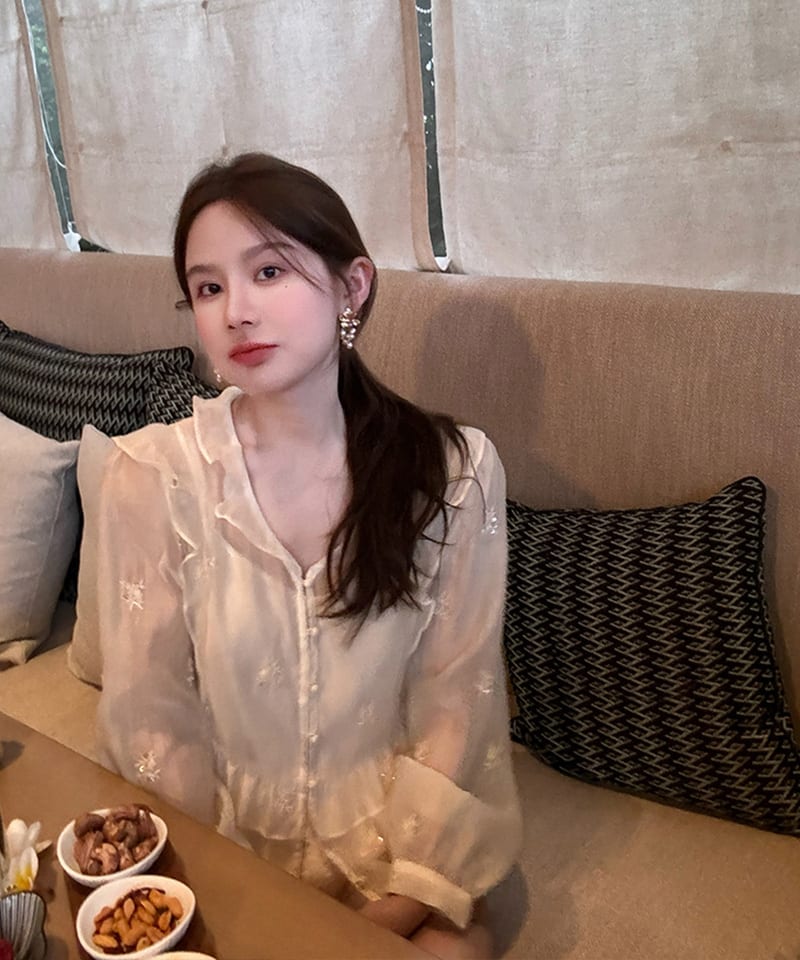 비즈자수 시스루 프릴 블라우스 추가 이미지 2