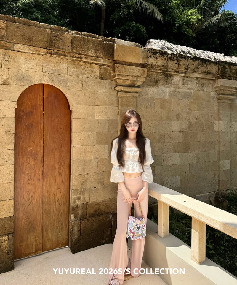 코튼펀칭 화이트 자수 콩버튼 블라우스 추가 이미지 3