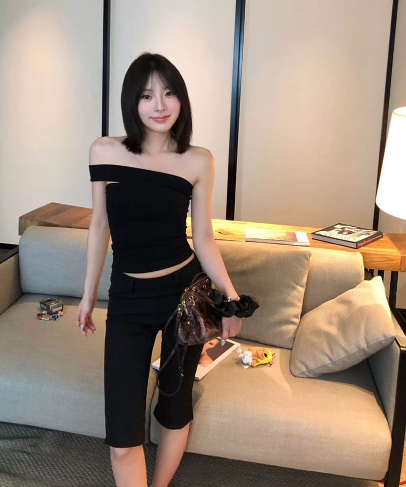 비스코스 컷아웃 오프숄더 탑 - 화이트XS,L 빠른배송 대표 이미지