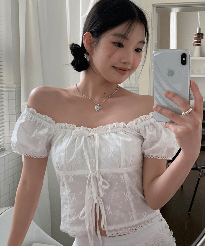 프렌치 리본 코튼 자수 블라우스 대표 이미지