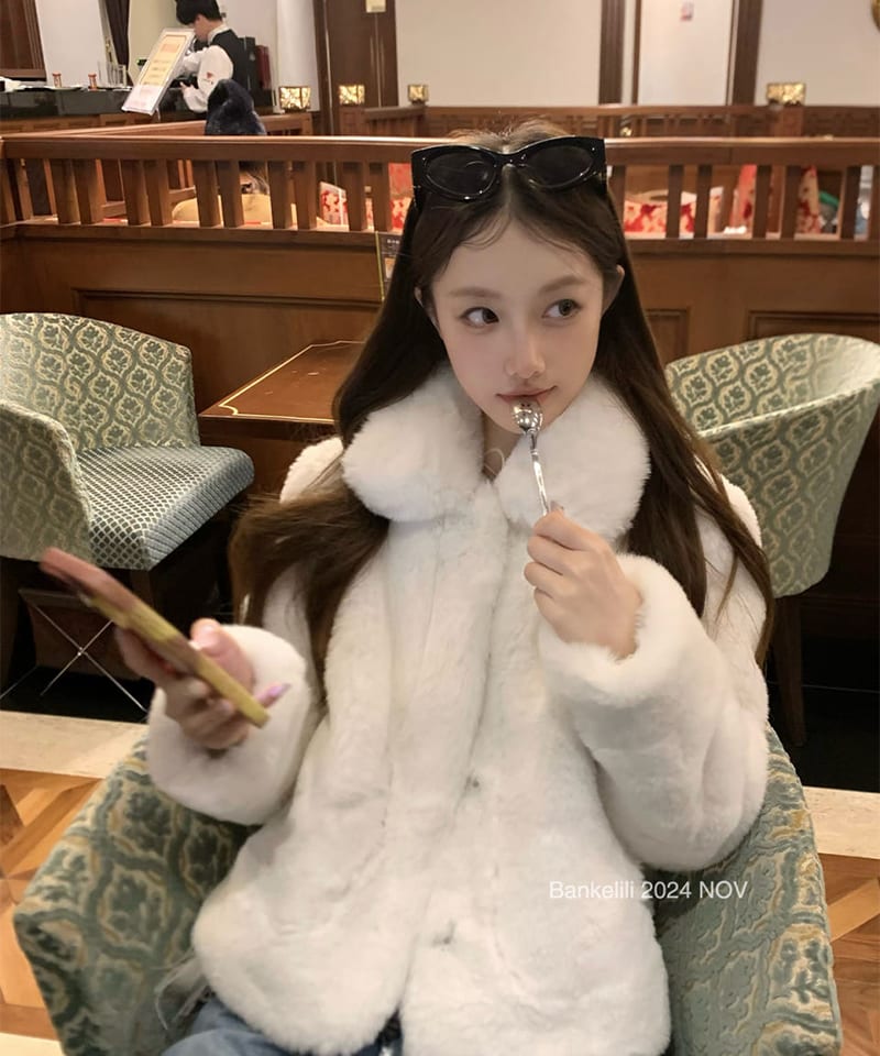 화이트 카라 페이크퍼 자켓 (기본/하프) 추가 이미지 3