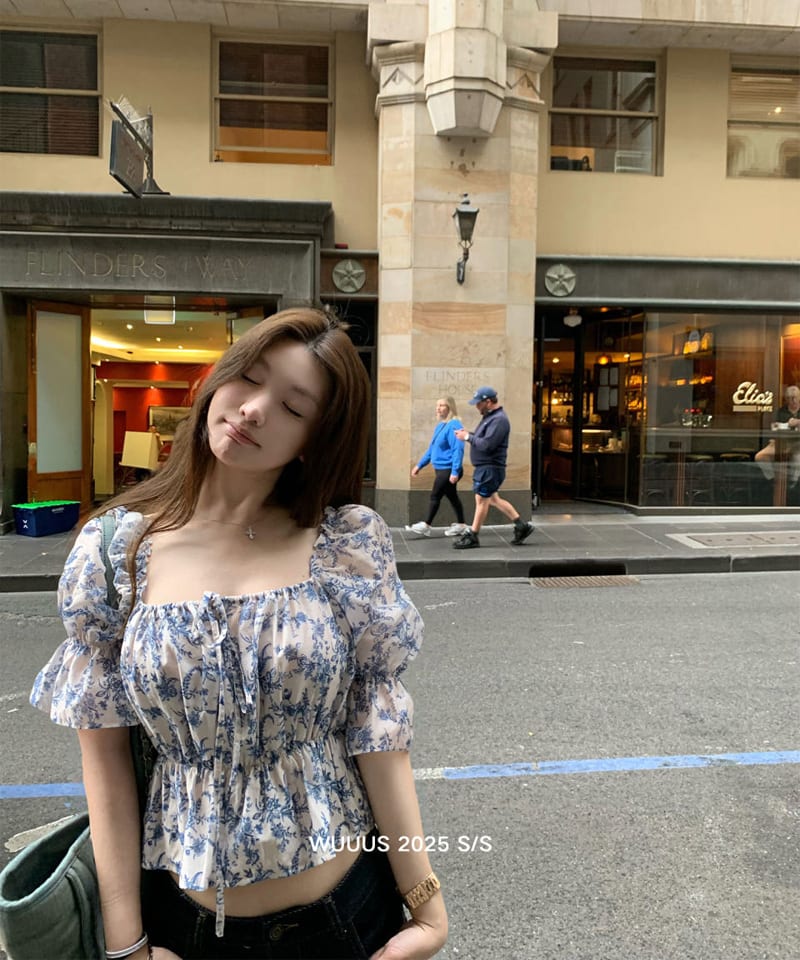 블루 플로럴 퍼프 블라우스 대표 이미지