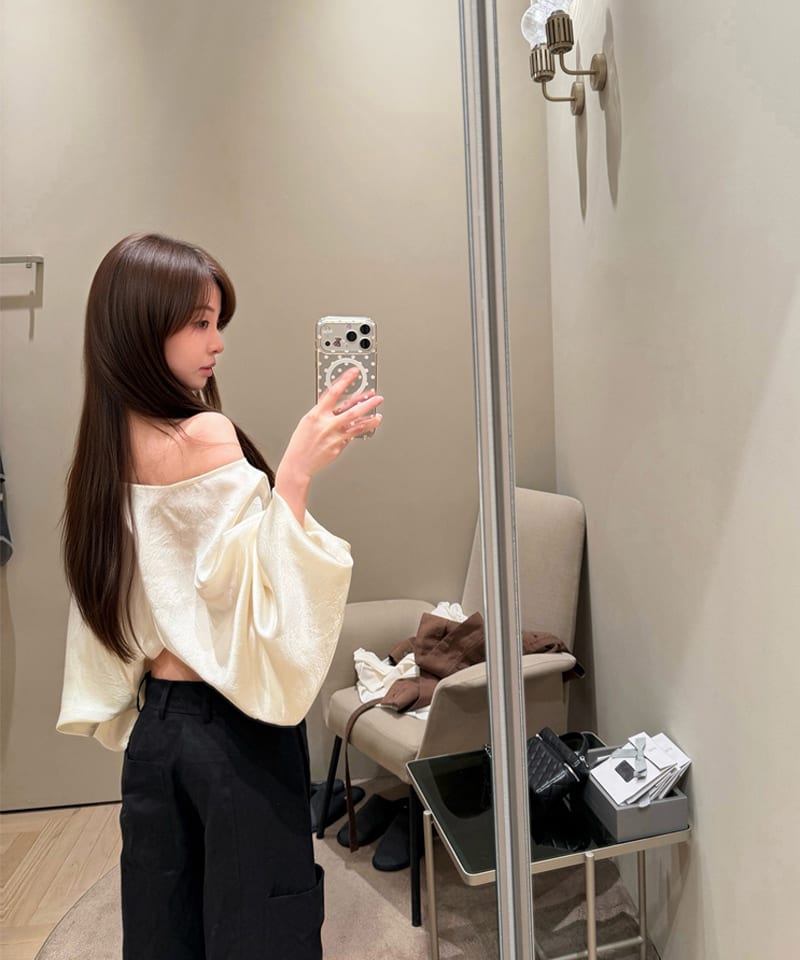100아세테이트 실키 오프숄더 긴팔탑 추가 이미지 2