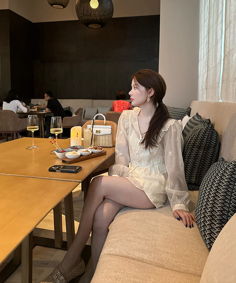 비즈자수 시스루 프릴 블라우스 추가 이미지 1