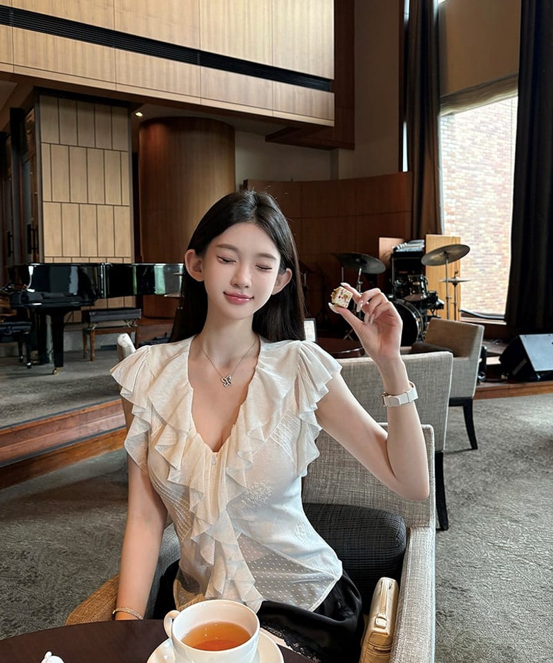 도트 시스루 자수 브이넥 프릴 탑 추가 이미지 1