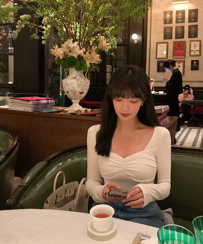 비스코스 슬림 셔링 긴팔 티셔츠 추가 이미지 2