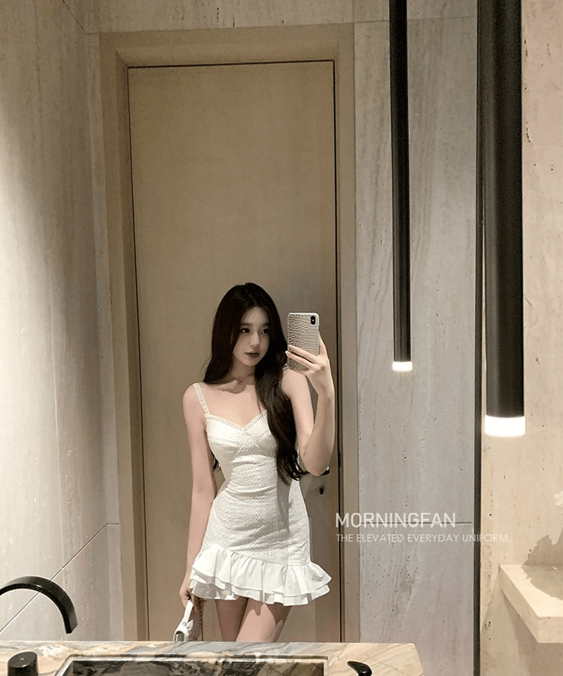 화이트 펀칭프릴 미니원피스 대표 이미지