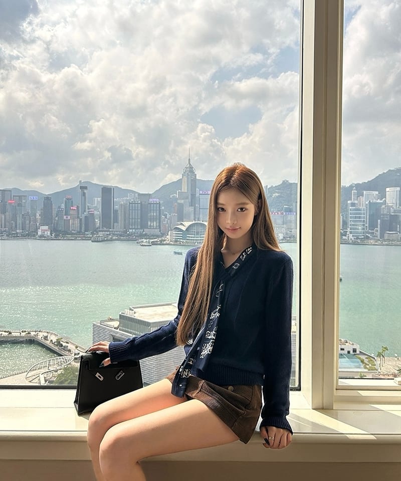 새틴 스카프 울 브이넥 니트 추가 이미지 1