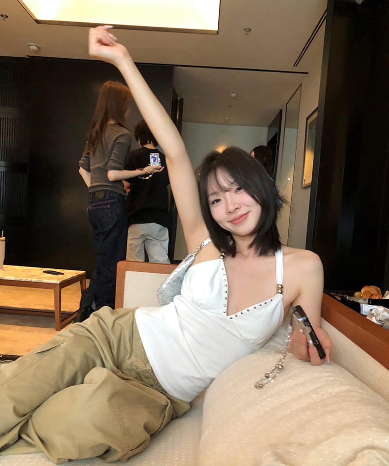 메탈 펀칭 슬리브리스 홀터탑 추가 이미지 1