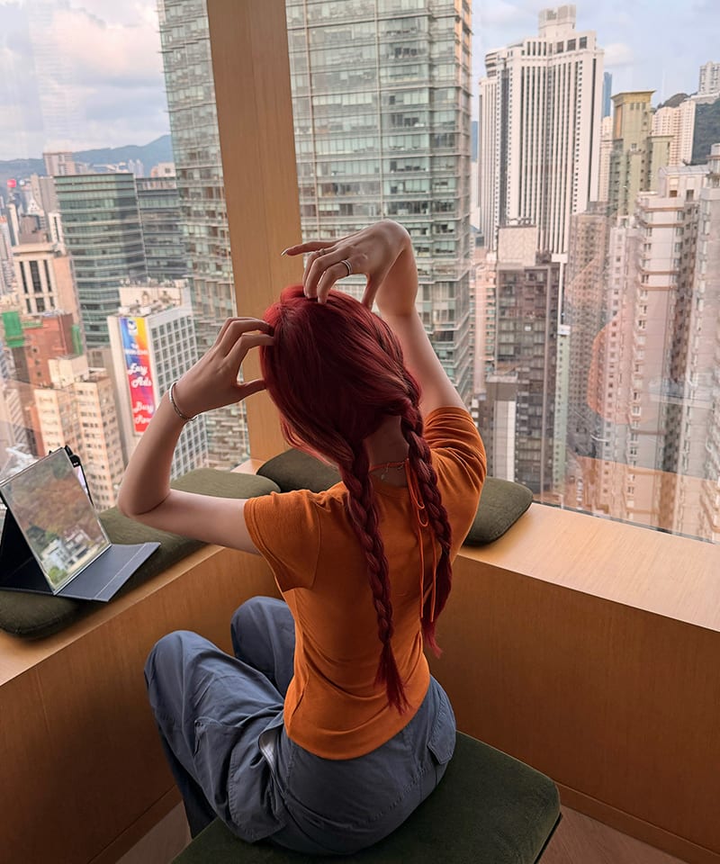 오렌지 레터링 라운드넥 티셔츠 추가 이미지 3