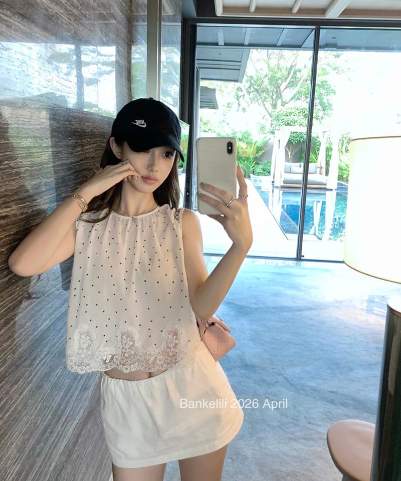 셔링 라운드넥 레이스 민소매 블라우스 대표 이미지
