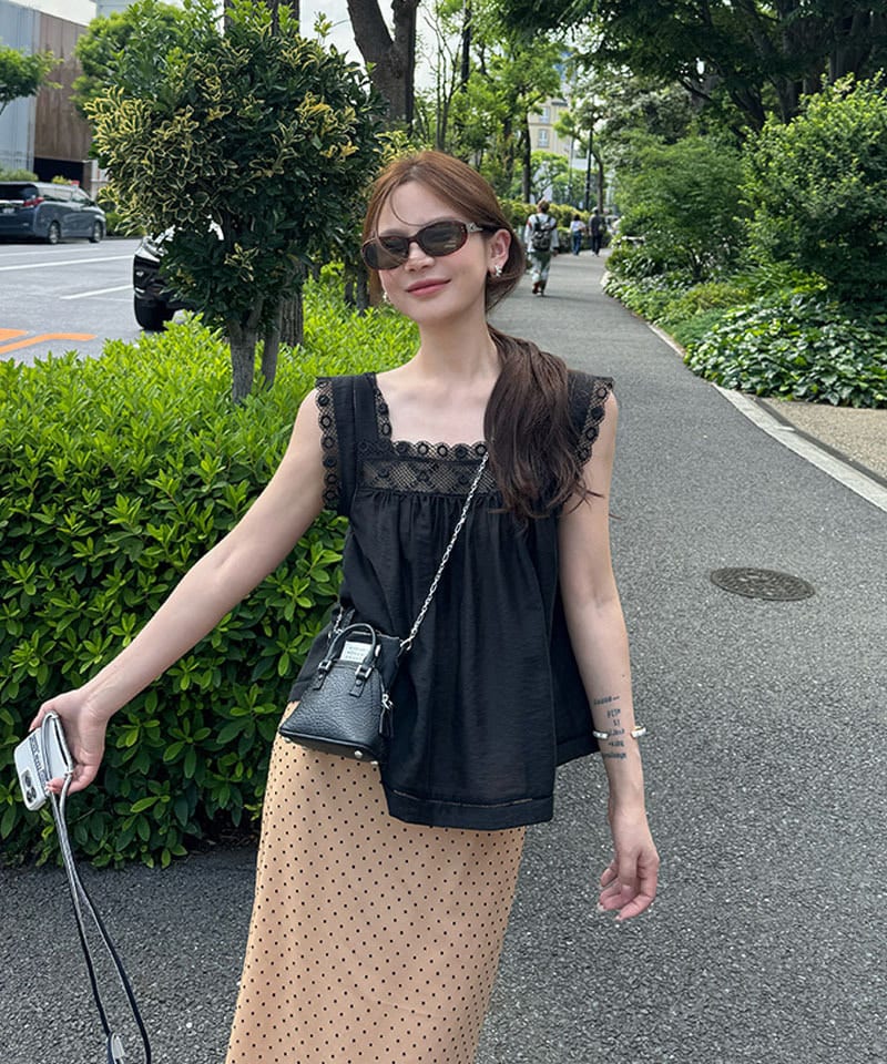 도트 메쉬 백슬릿 미디스커트 추가 이미지 1