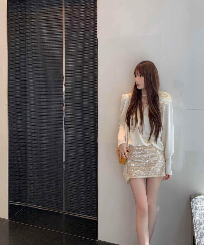 로즈브로치 새틴 스트랩 블라우스 추가 이미지 2