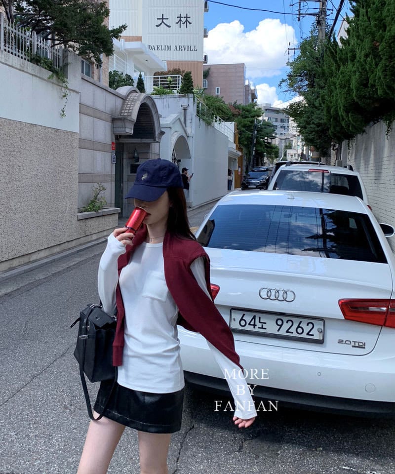 포켓 라운드넥 긴팔티셔츠 대표 이미지