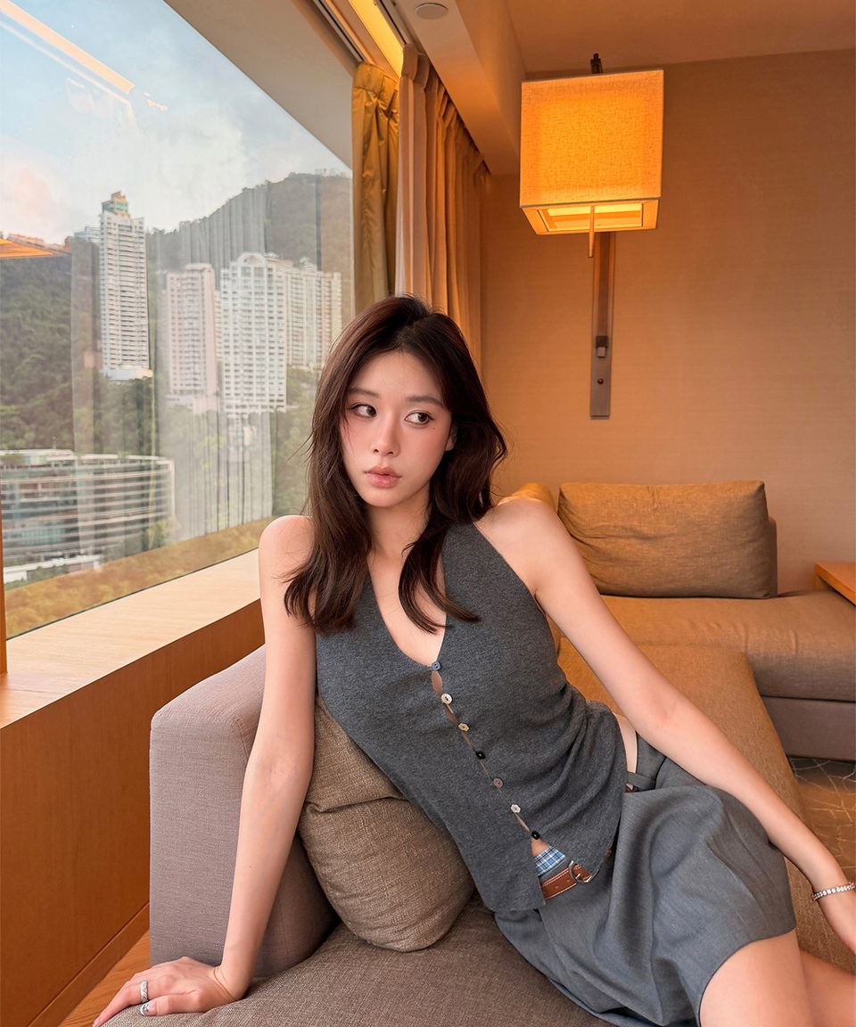 울 믹스버튼 홀터 스트랩 탑 대표 이미지