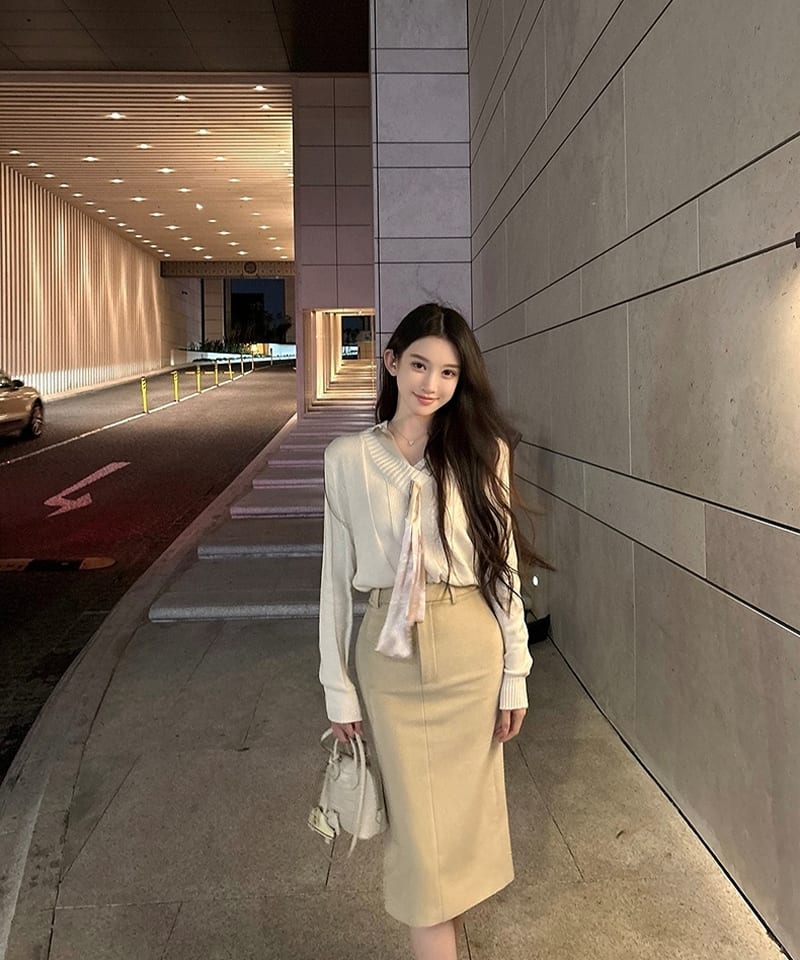 새틴 스카프 울 브이넥 니트 추가 이미지 6