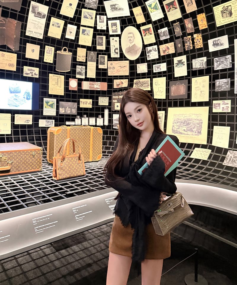 스웨이드 버클벨트 미니스커트 추가 이미지 3