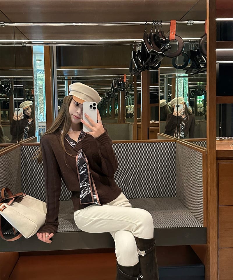 새틴 스카프 울 브이넥 니트 추가 이미지 2