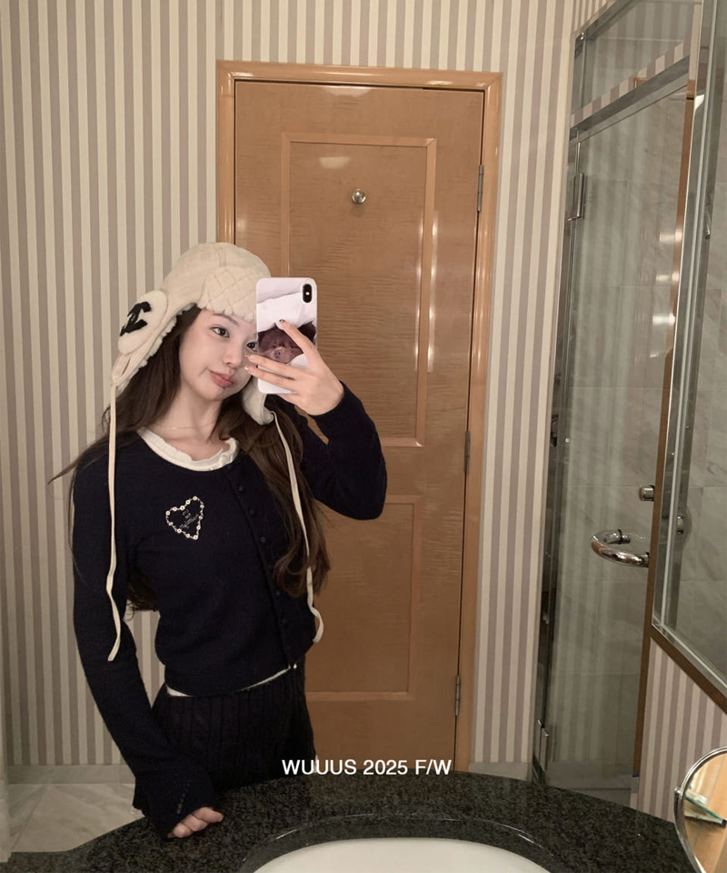 콩버튼 하트자수 울100 가디건 대표 이미지