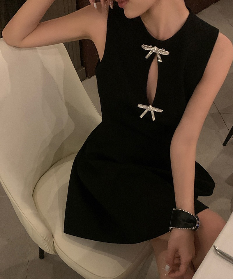 리본 트임 핀턱 민소매 원피스 대표 이미지