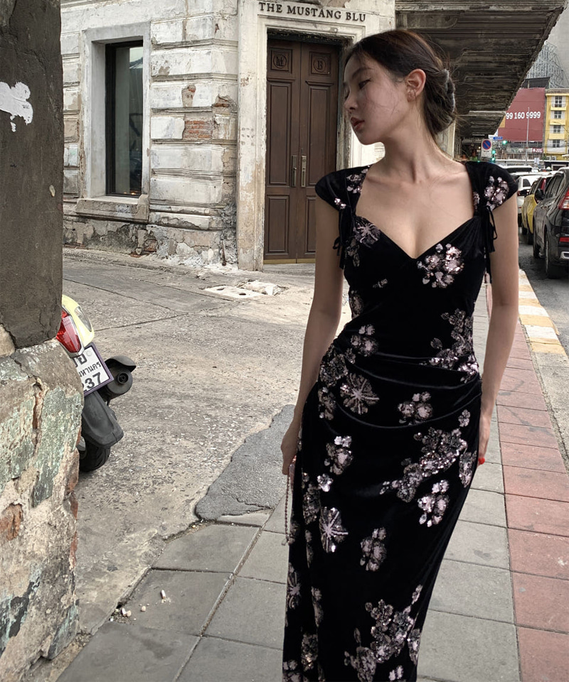 벨벳 스팽글 자수 백슬릿 롱원피스 대표 이미지