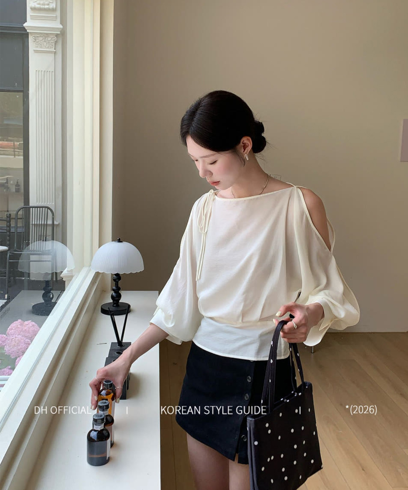 리본 슬리브트임 보트넥 블라우스 대표 이미지