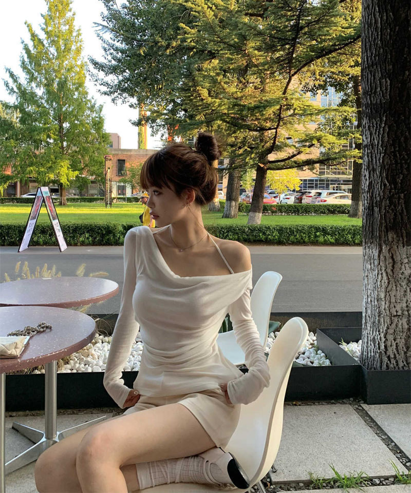 셔링 오프숄더 스트랩 울 티셔츠 대표 이미지